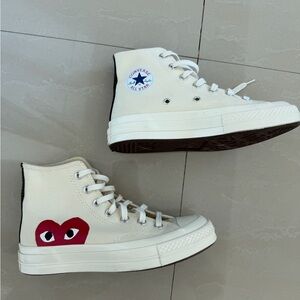 COMME DES GARCONS PLAY
Small Red Heart High Top Sneaker